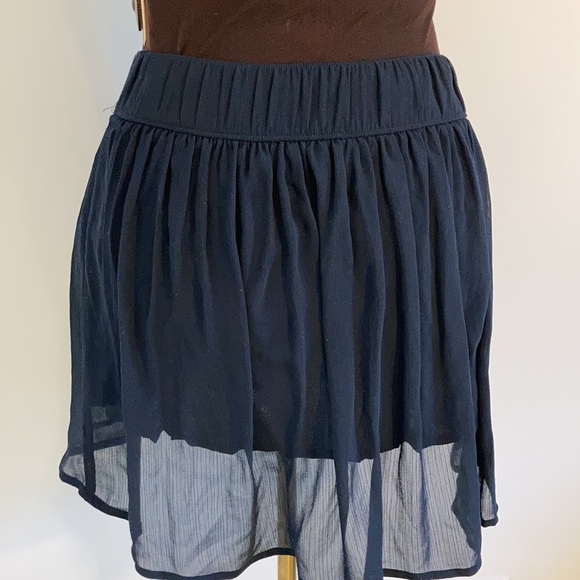 Bundle of two cute Hollister skirts size small - Picture 11 of 13